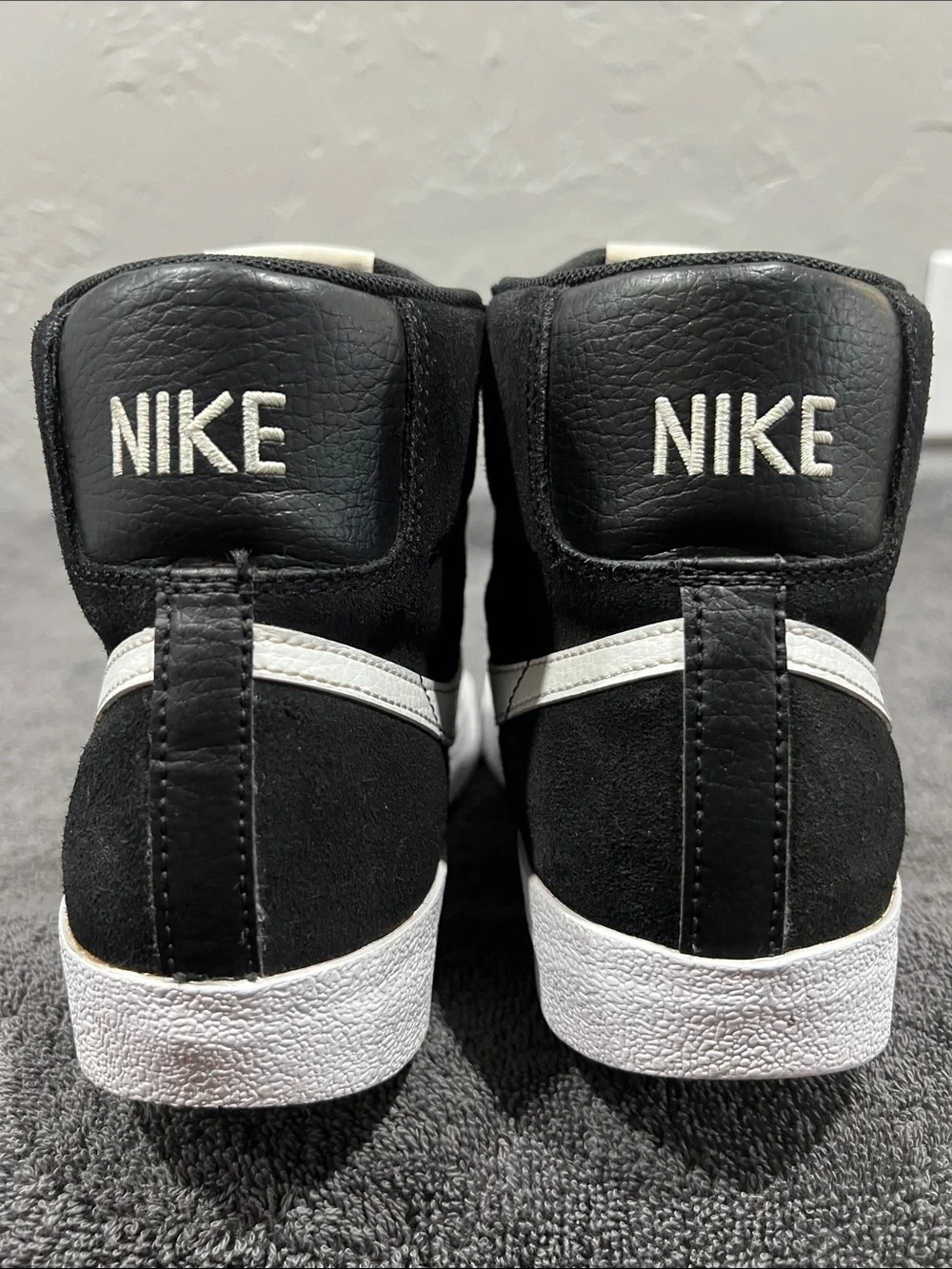 🔥 NIKE Blazer Mid 77 Vintage Black Suede/White Mid Sneakers Big Kids 6.5Y - EUC